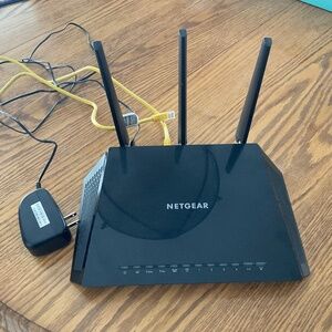 NETGEAR Nighthawk AC2100 smart WiFi router